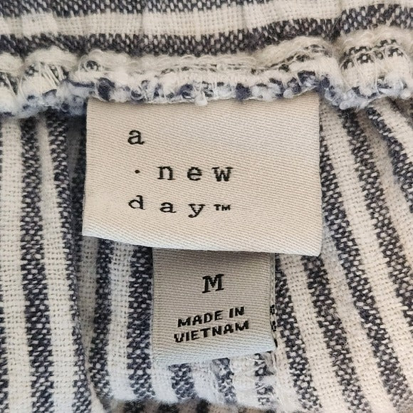 a new day Striped Navy and White Linen Shorts Size Medium Linen Blend Shorts
