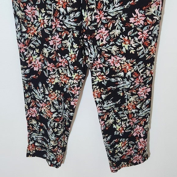 Jessica Simpson Black Floral Print Ankle Pants NWT Size Medium Black Floral Pant