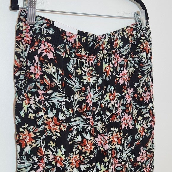 Jessica Simpson Black Floral Print Ankle Pants NWT Size Medium Black Floral Pant
