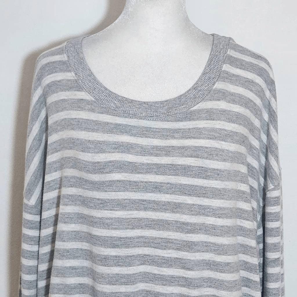 Splendid Gray and White Stripe Long Sleeve Knit Top Size Large Gray Pullover