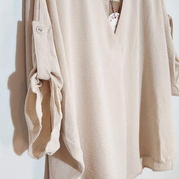 Umgee Cream Oversized V-Neck Blouse Size Large NWT