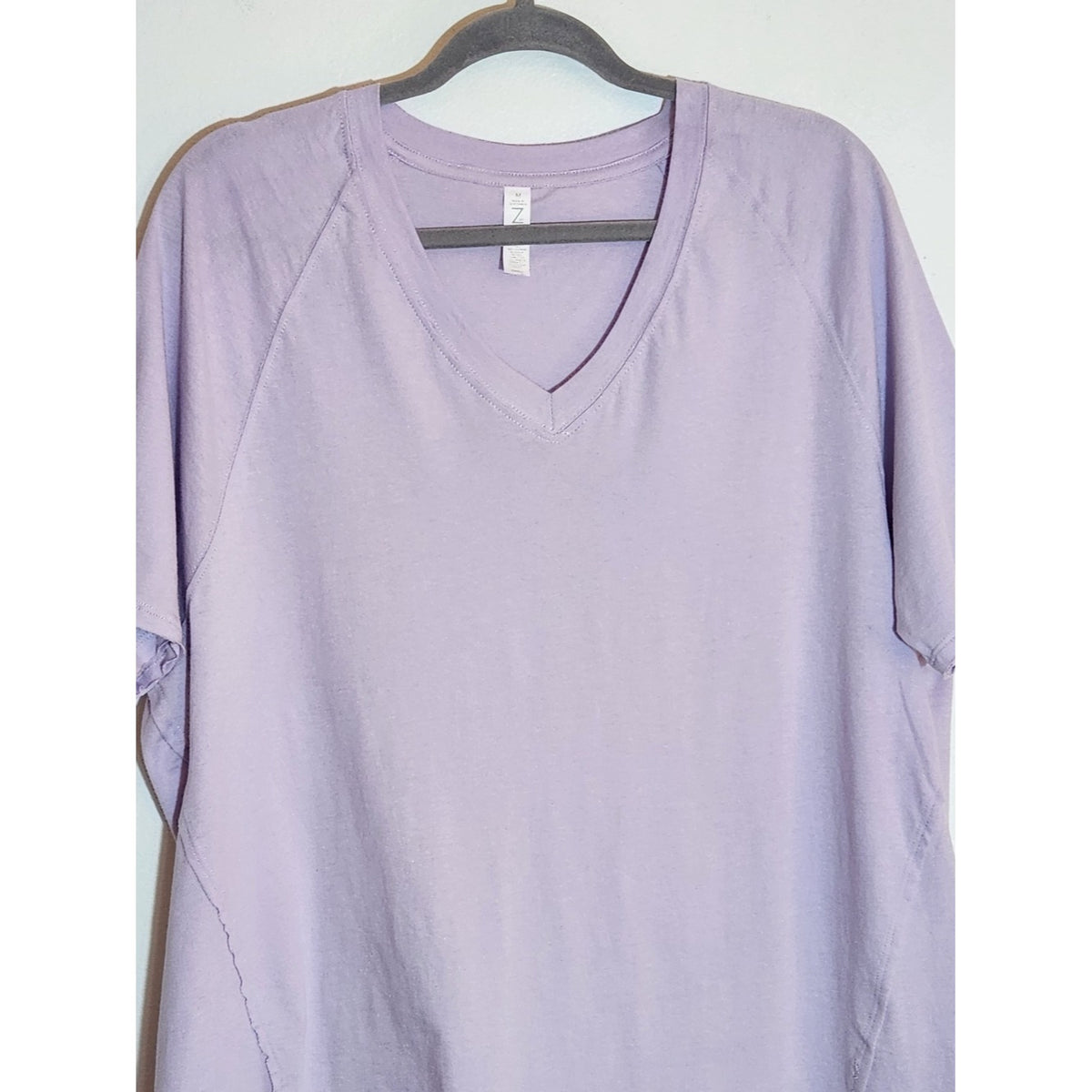 Z by Zella Light Purple Oversized V-Neck Athleisure Tee Size Medium