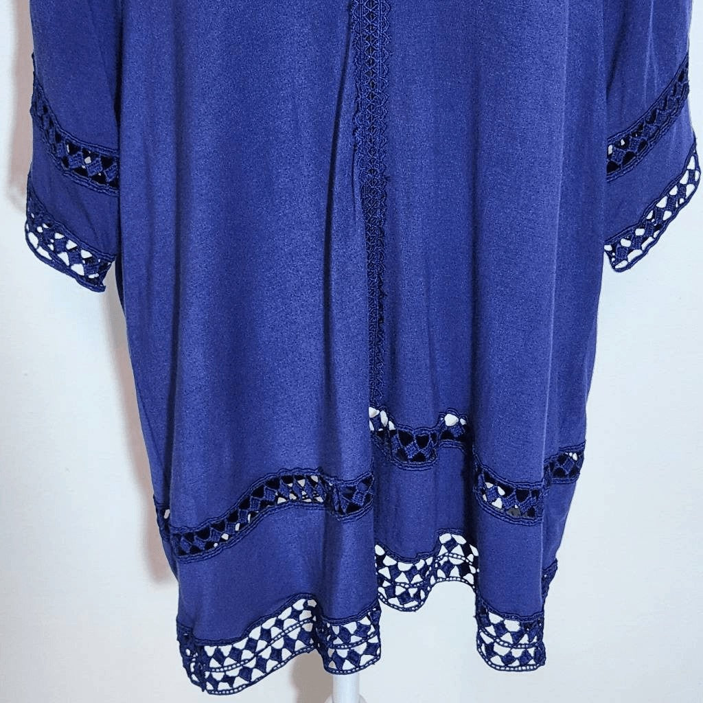 Valerie Stevens Navy Top with Crochet Lace Accents Size XL Navy Blouse
