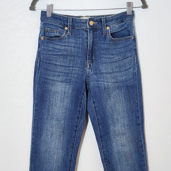 Universal Thread High-Rise Slim Fit Jeans Size 2 Slim Straight Leg Denim