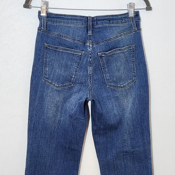 Universal Thread High-Rise Slim Fit Jeans Size 2 Slim Straight Leg Denim