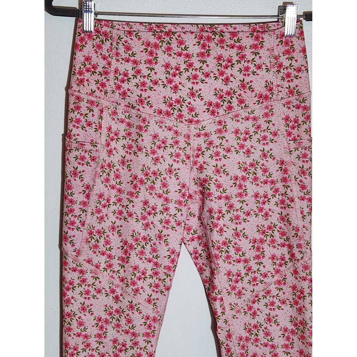 Evolution and Creation Pink and Green Floral Capri Leggings Size Medium