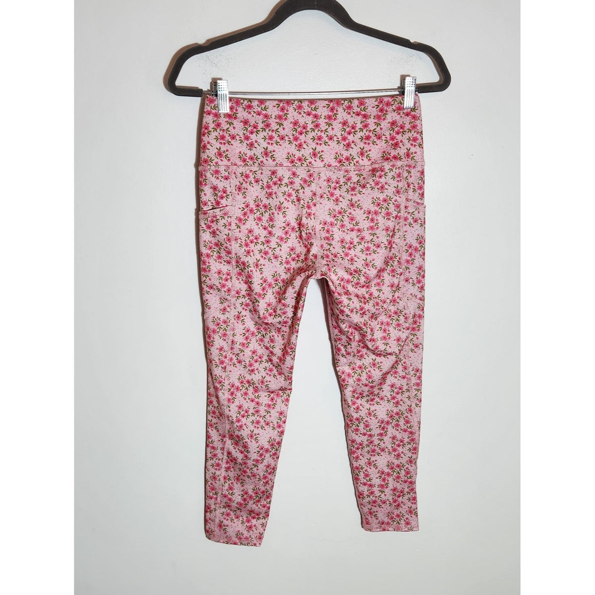 Evolution and Creation Pink and Green Floral Capri Leggings Size Medium