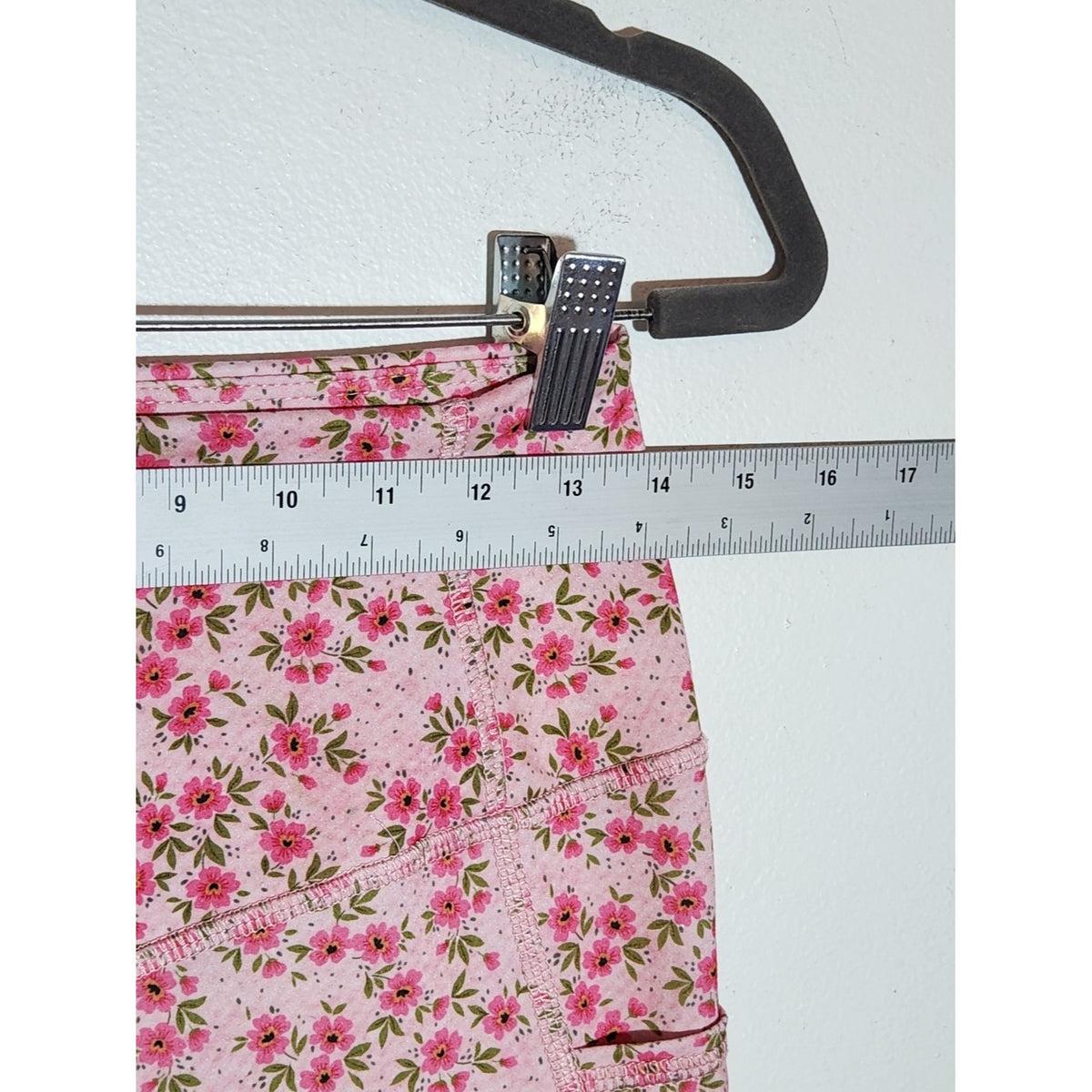 Evolution and Creation Pink and Green Floral Capri Leggings Size Medium