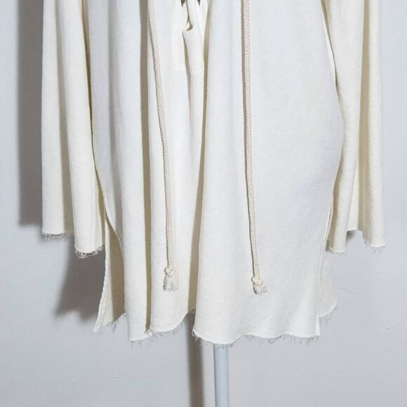 Truly Madly Deeply Distressed Cream Lace-Up Knit Top Size Large