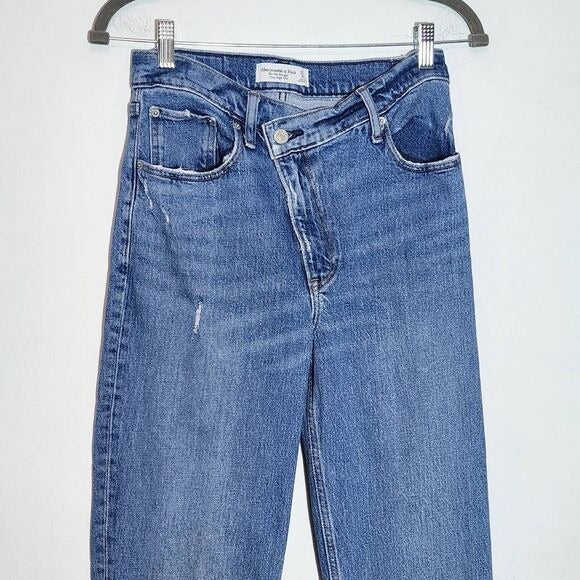 Abercrombie & Fitch Distressed Straight High-Rise Jeans Size 4 90s Fit Jeans
