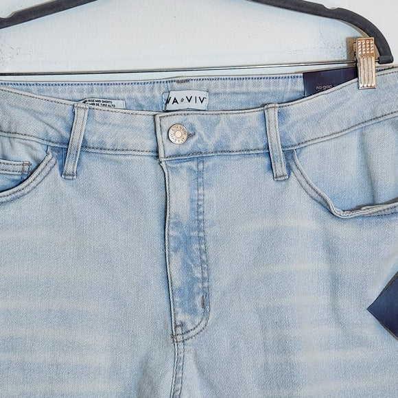 Ava & Viv Light Wash Denim High Rise Shorts Size 17 NWT
