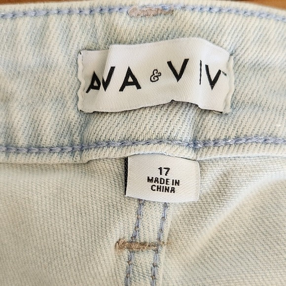 Ava & Viv Light Wash Denim High Rise Shorts Size 17 NWT