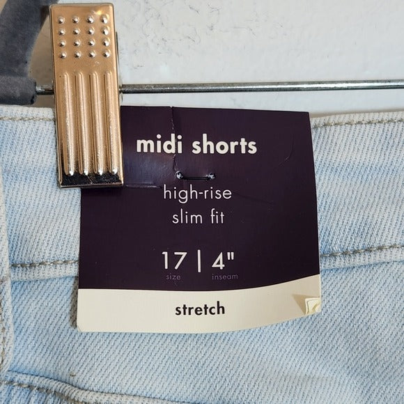 Ava & Viv Light Wash Denim High Rise Shorts Size 17 NWT