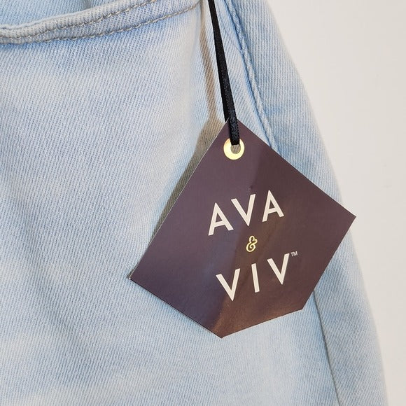 Ava & Viv Light Wash Denim High Rise Shorts Size 17 NWT