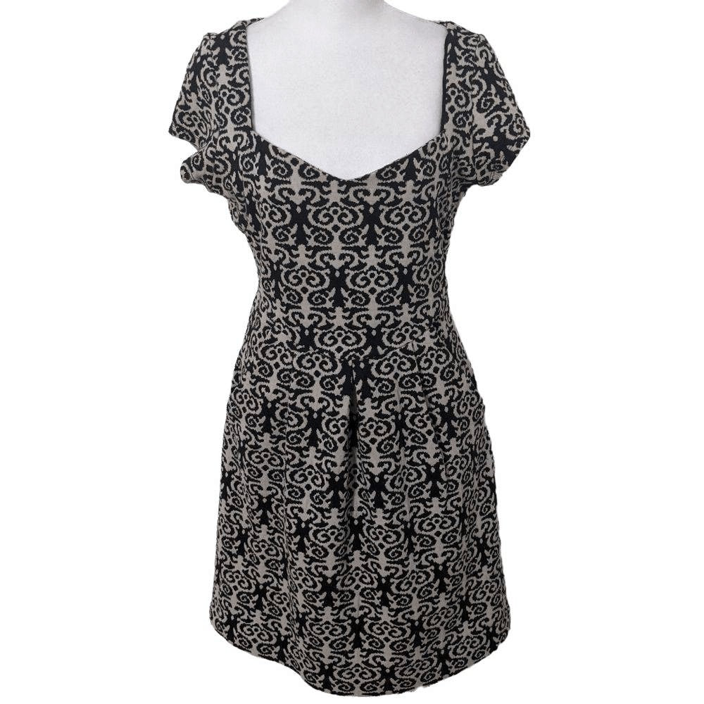 Deletta Black and Cream Mini Dress with Back Cutout Size Small Wedding Guest Dre