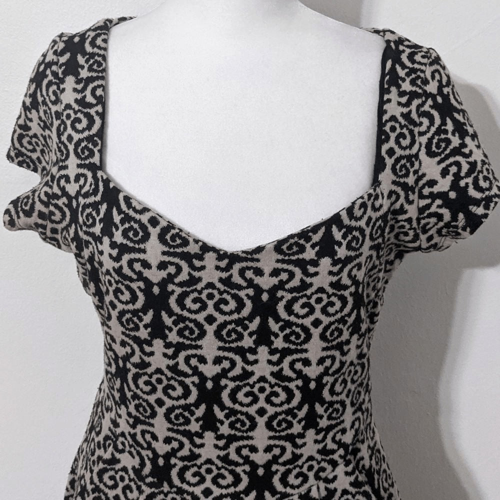Deletta Black and Cream Mini Dress with Back Cutout Size Small Wedding Guest Dre