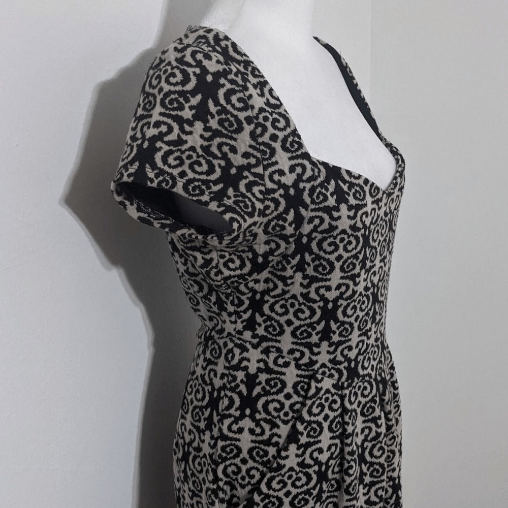 Deletta Black and Cream Mini Dress with Back Cutout Size Small Wedding Guest Dre